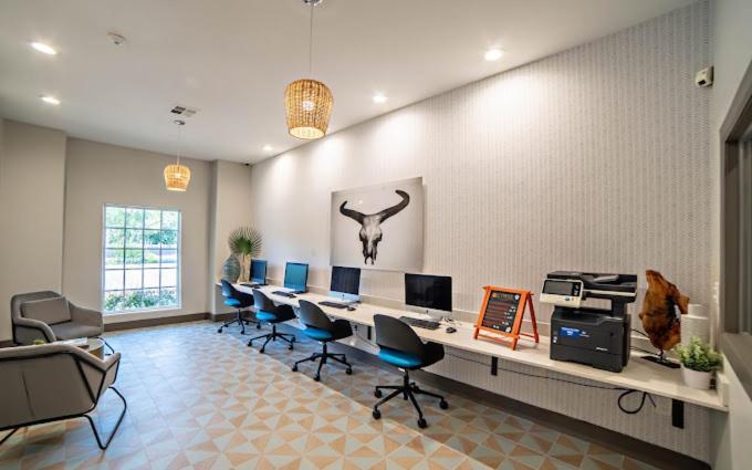 Spacious 2Br King Suites W Pool, Gym, Laundry - Close To Downtown Austin Exterior photo